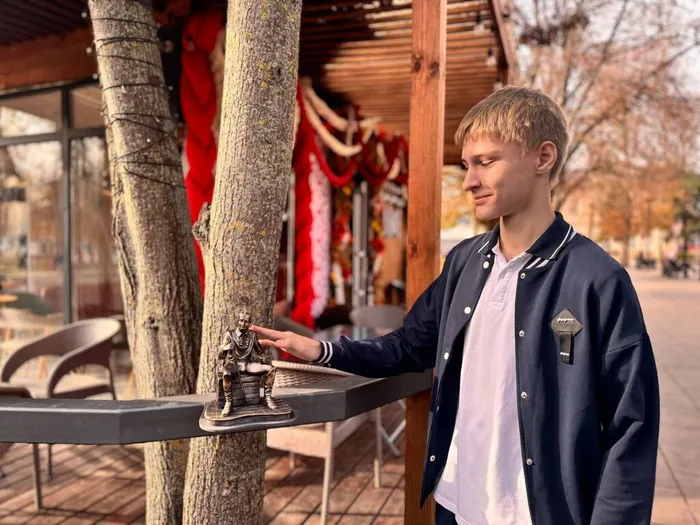 24.11 Фигурка Суворова 8